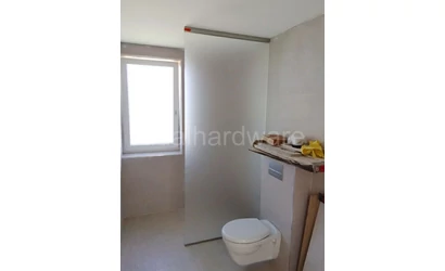 Savmart zuhanyfal szálcsiszolt szerelvényekkel